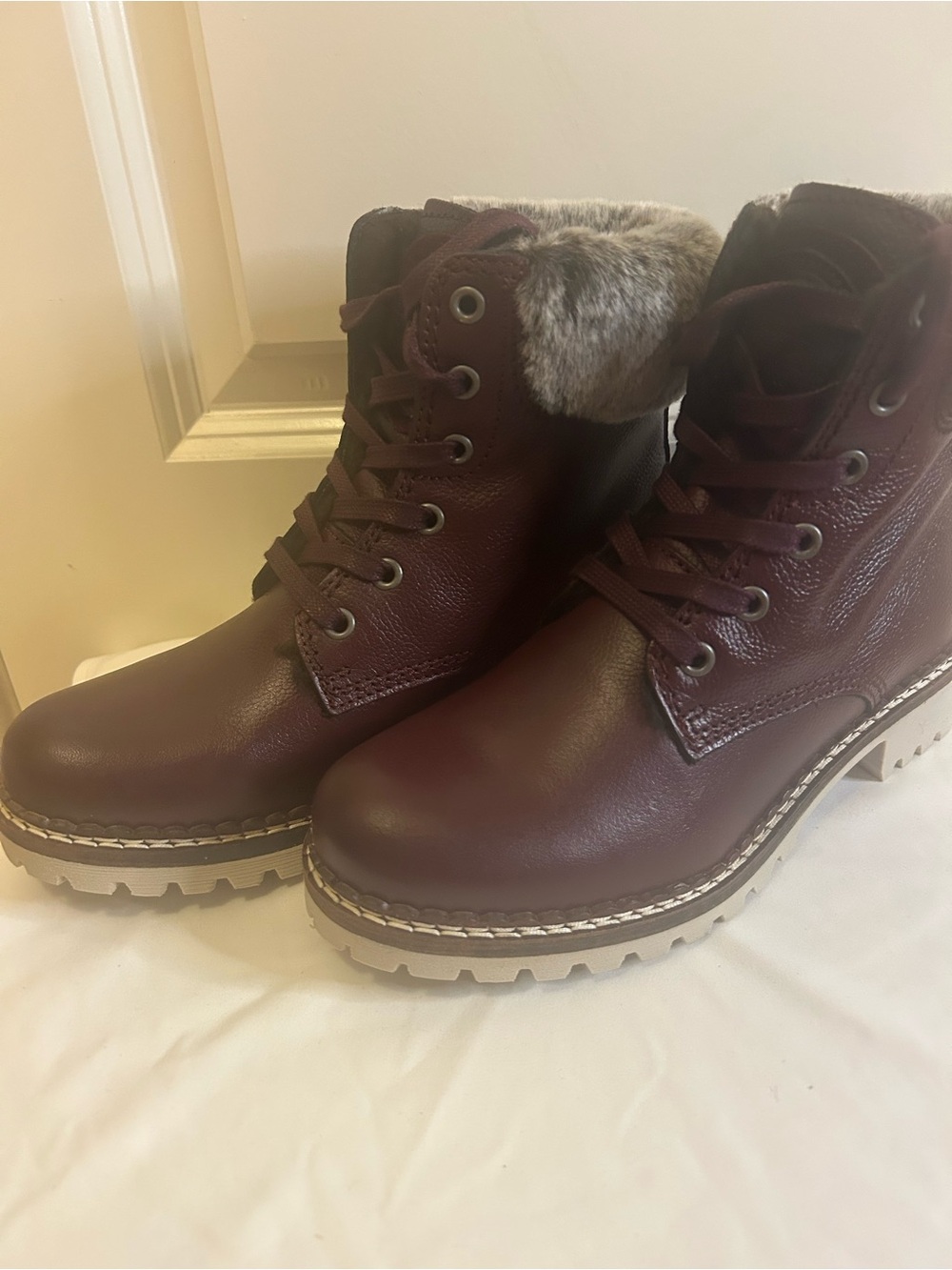 Pajar Women's Lace-Up Fur Collar Boots in Burgundy